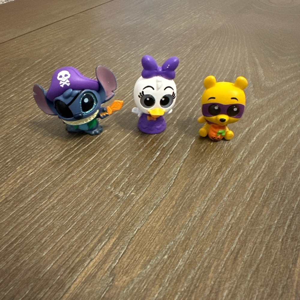 Disney Doorables Lot‎ of 3 Characters - Stitch, Daisy and Winnie The Pooh